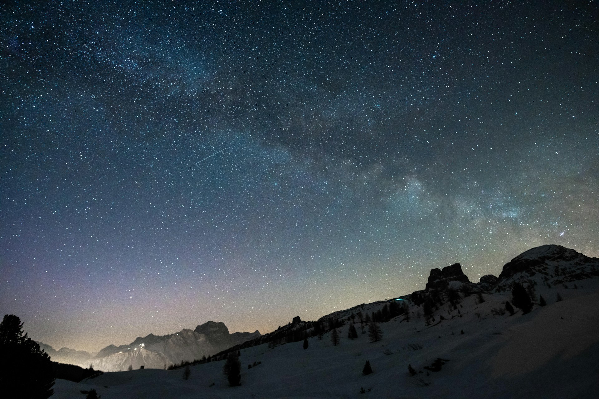 Milky way over Dolomites mountains covered in snow: Photo by @felixrottmann from Unsplash